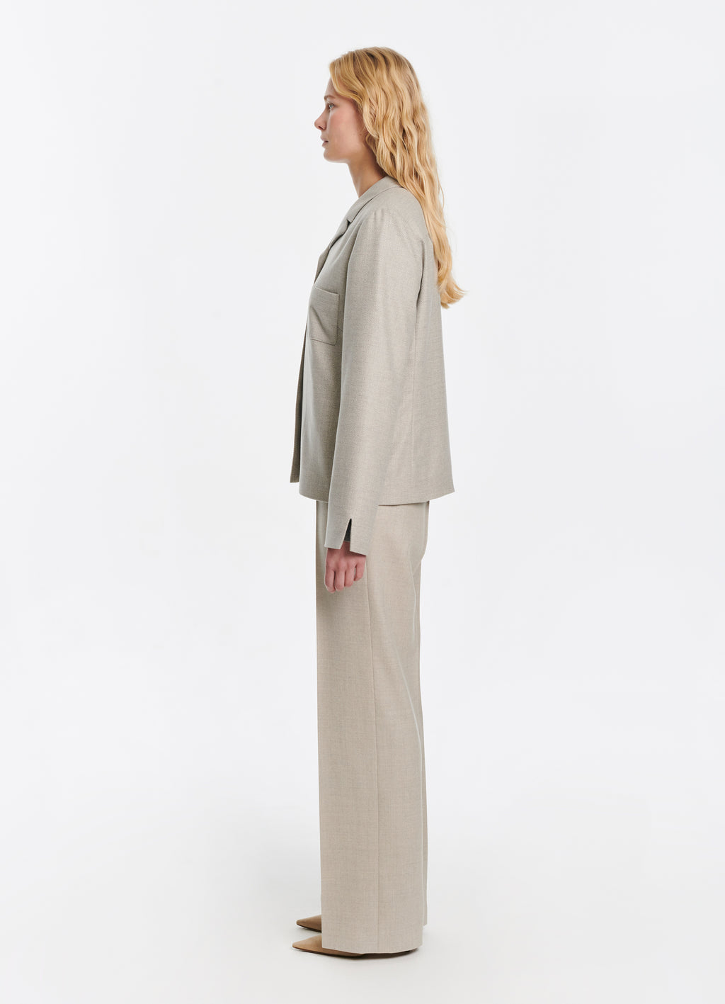 SCHOENBACH modern women’s tailoring in soft beige, single-breasted blazer with fluid wide-leg pants