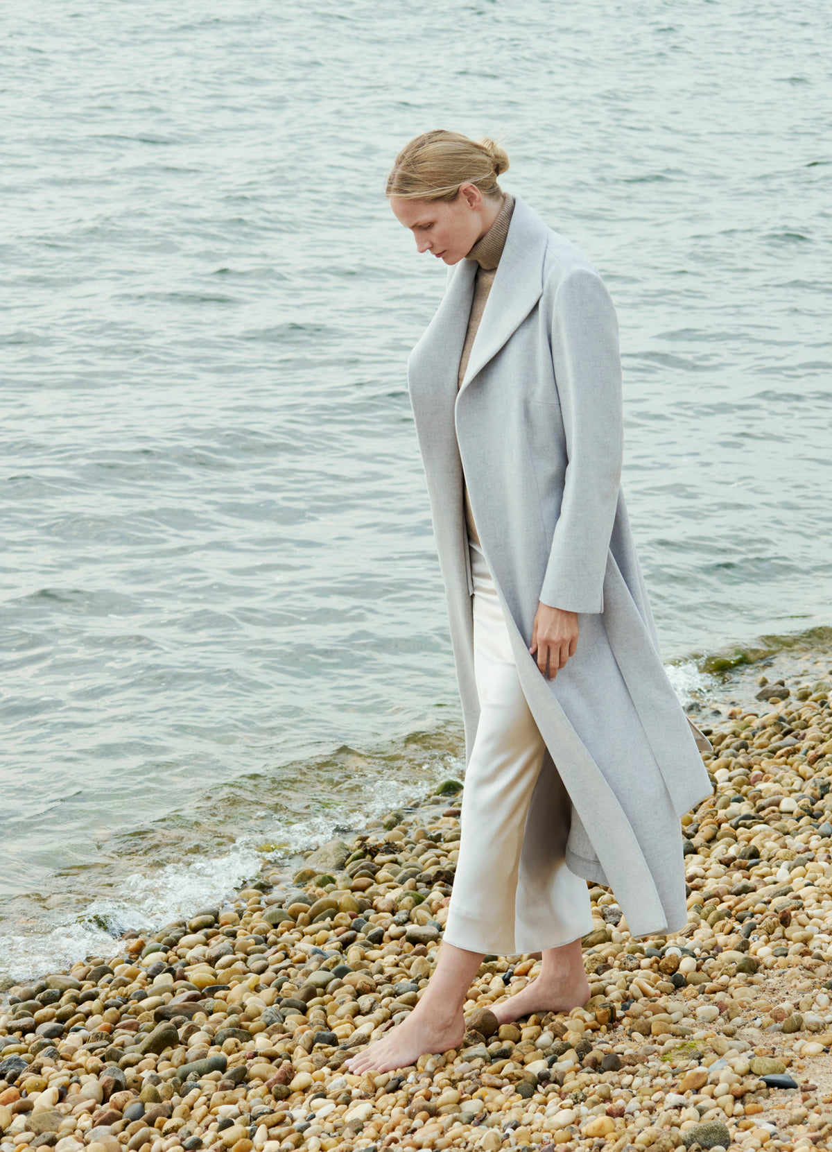 Light grey wool-cashmere coat worn by the sea