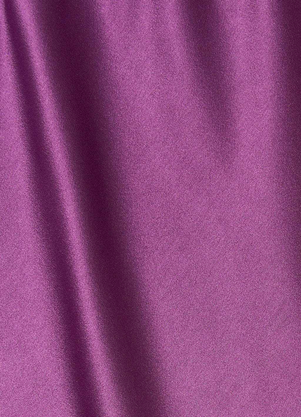 Satin midi skirt in light purple detail of smooth satin texture and fluid finish