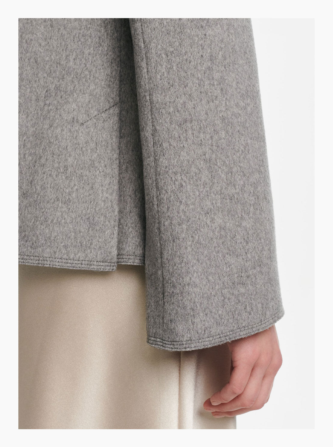 Wool blazer featuring a wide cuff with seams
